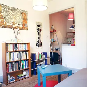 Charming Bright Near Montmartre , Paris France