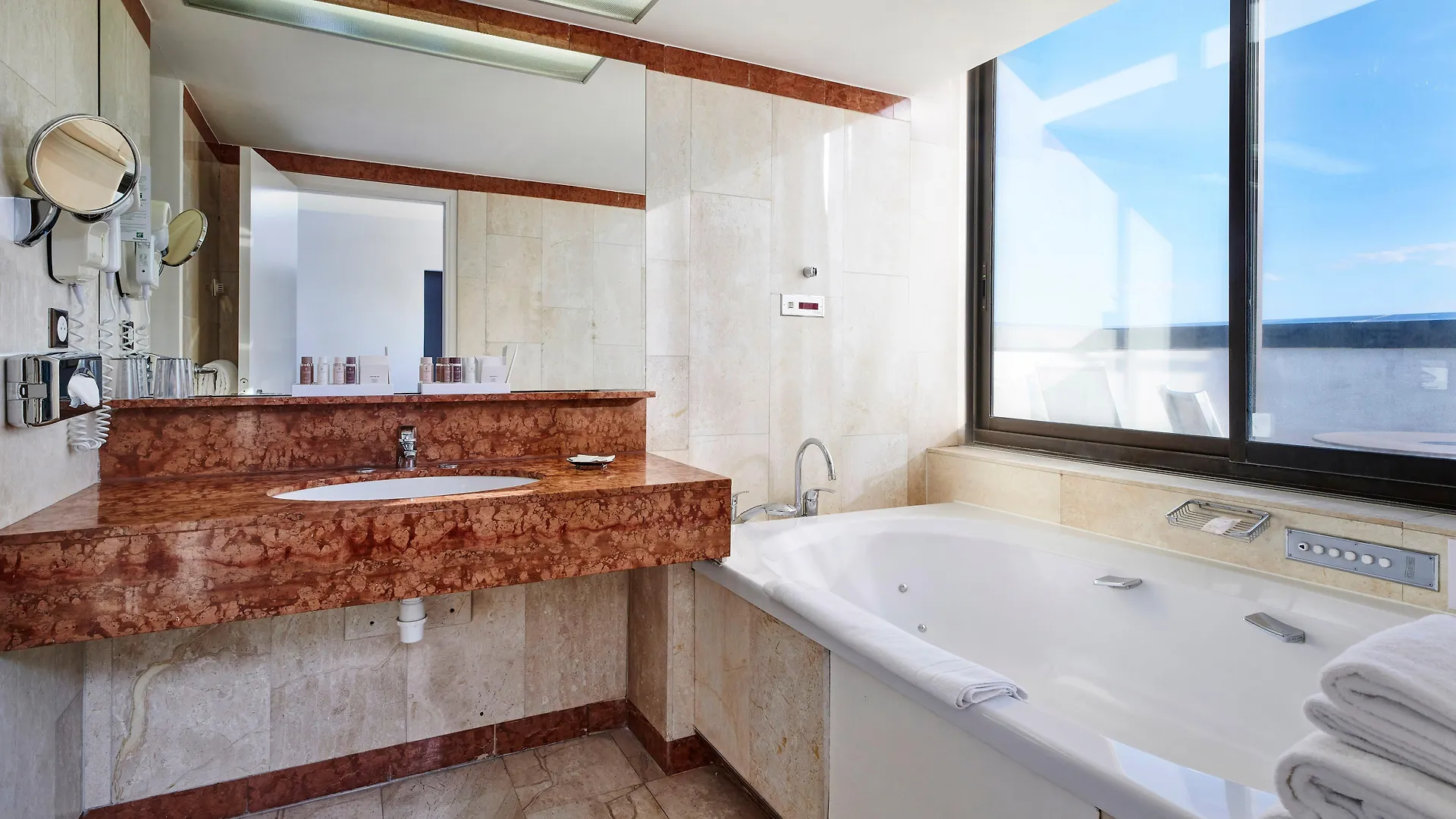 Holiday Inn Nice By Ihg Hotel